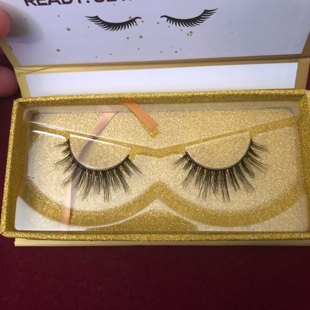 Eyes lash aholic